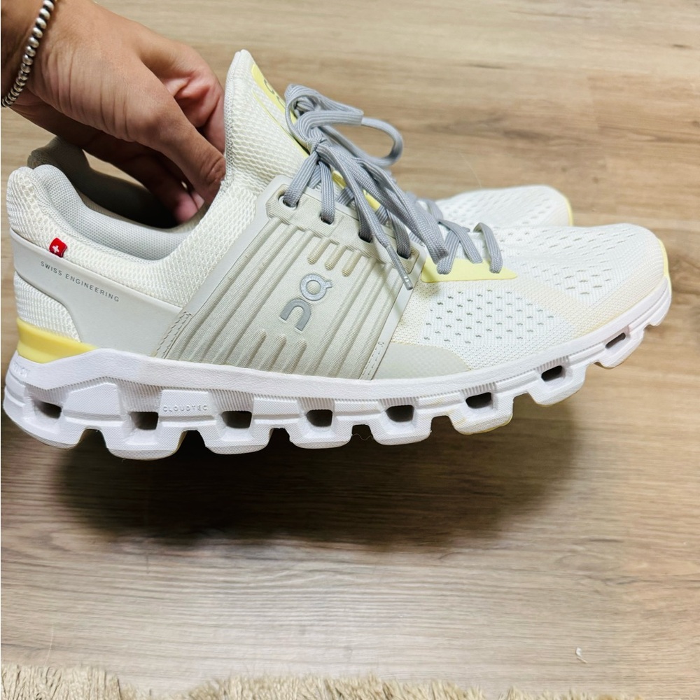 On Cloudswift sneakers